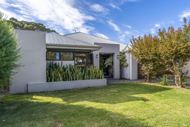 17 Bindak Brace, Greenfields WA