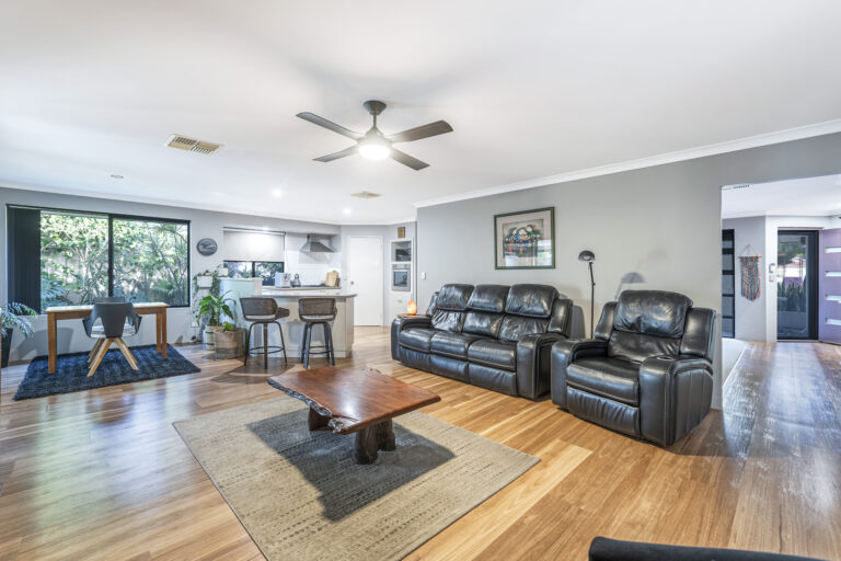 17 Bindak Brace, Greenfields WA